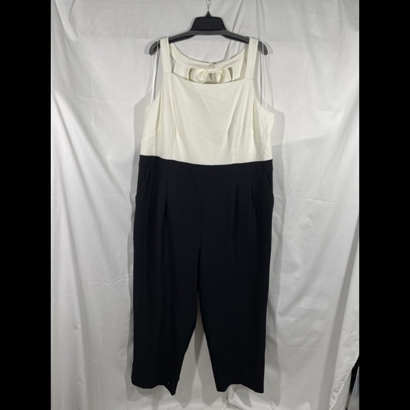 NEW Vince Camuto [‎ PLUS 22W ] Kors Square Neck with Bow Crepe Jumpsuit - Picture 6 of 12